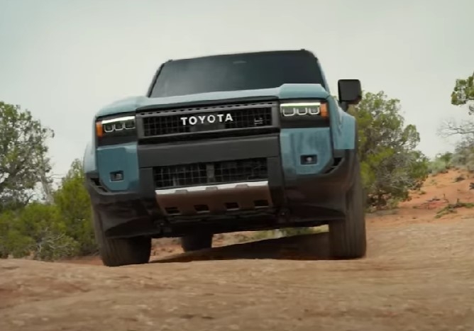 Toyota a dezvăluit prima versiune hibridă a vehiculului Land Cruiser. La ce preț se ridică VIDEO