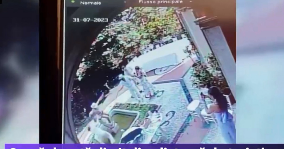 Mai mulți turiști au vrut să-și facă poză cu o statuie de 150 de ani și au ajuns să o distrugă. Momentul a fost surprins în imagini