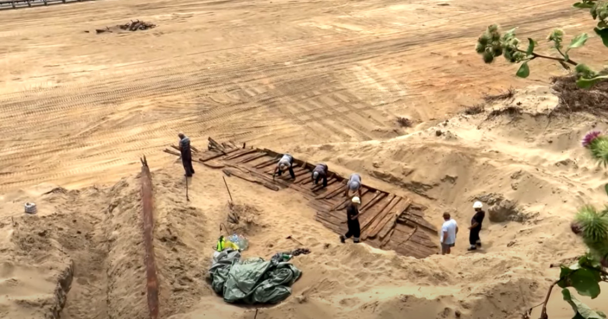Un grup de mineri din Serbia a dat, din greșeală, peste o navă romană. Minerii lucrau cu un excavator la mina Drmno