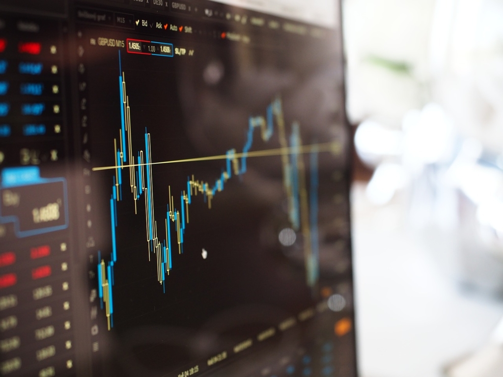 Modificările fiscale, o piedică majoră pentru românii care investesc la bursă. Taxarea suplimentară poate avea un efect de domino