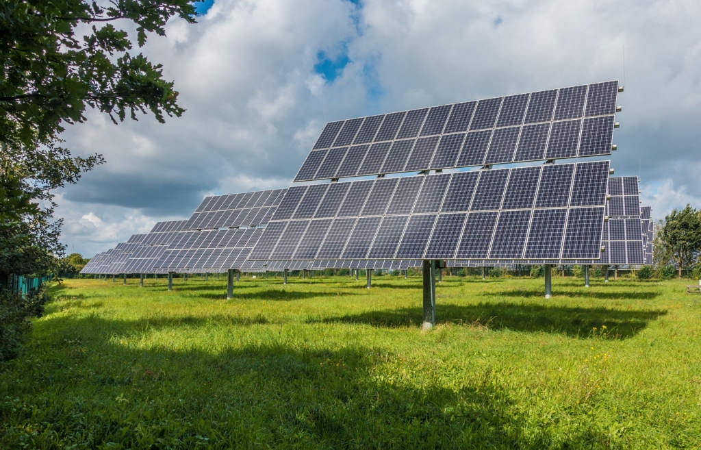 Cerere fără precedent pentru aerul condiționat. Energia fotovoltaică, rol semnificativ în evitarea crizelor