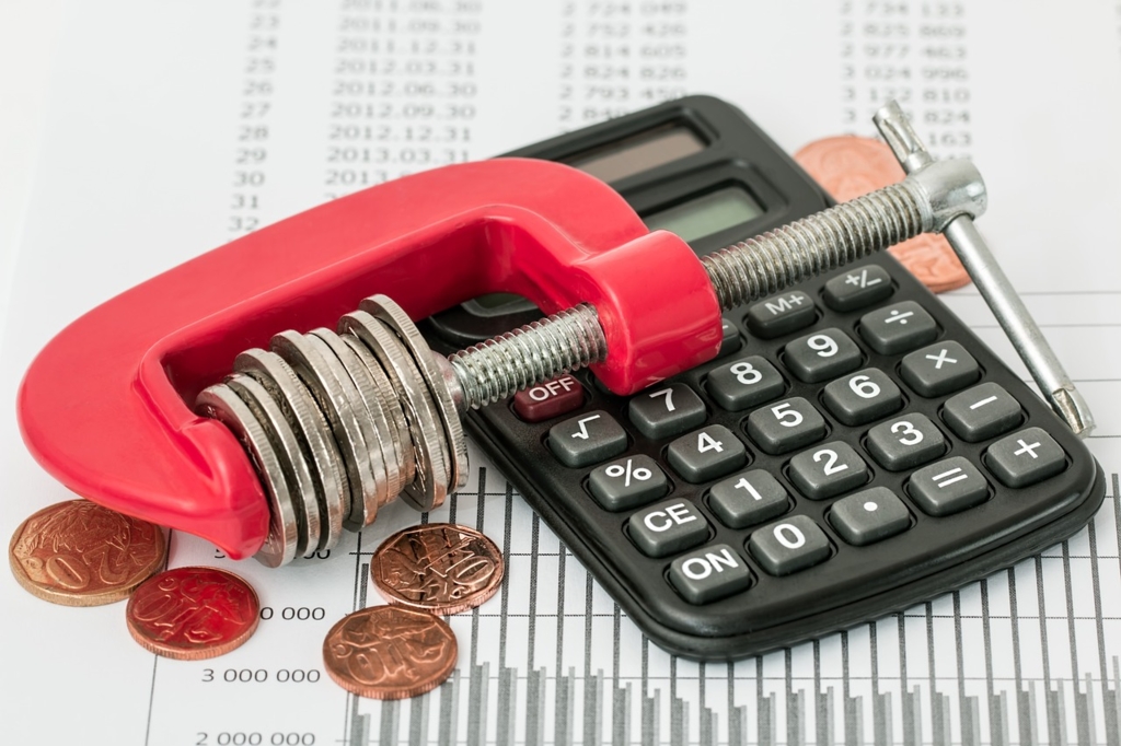 Depășirea deficitului de 6,2% nu duce automat la tăierea fondurilor europene. Cum se folosește guvernul de regulile imperfecte ale UE