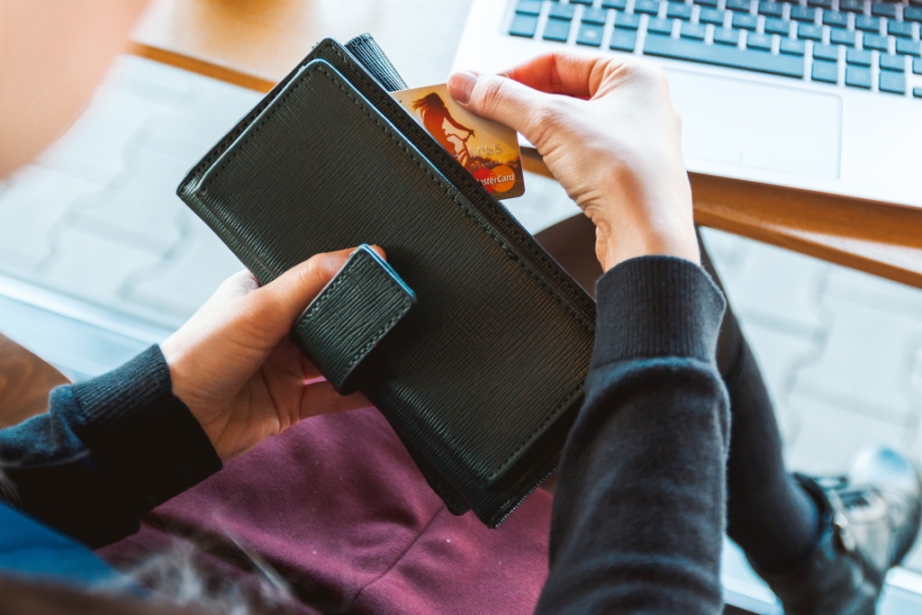 A crescut salariul mediu pe economie. Cum fluctuează sumele în sectorul bugetar
