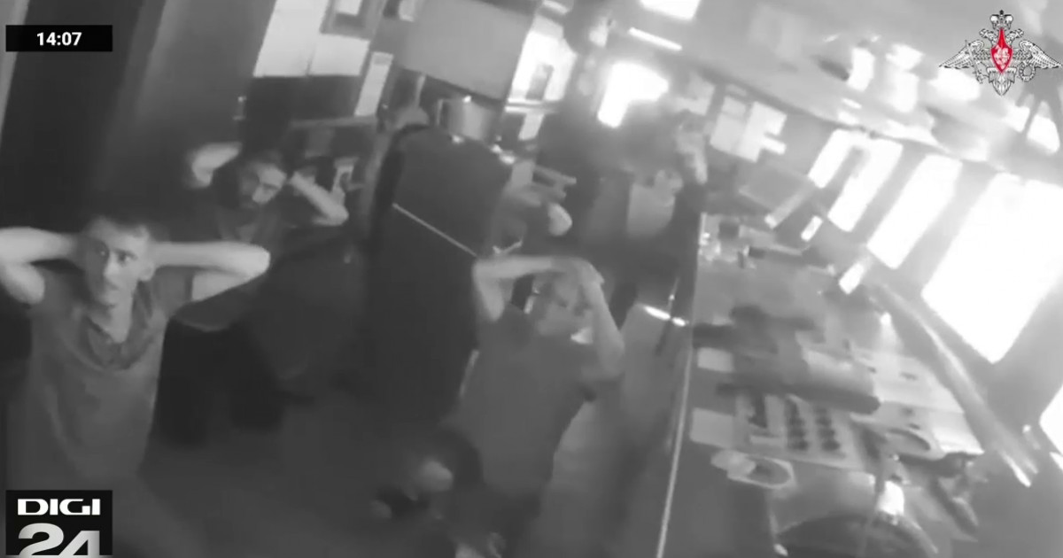 Momentul în care rușii atacă nava civilă în Marea Neagră. Soldații urcă la bord și intră peste marinari. Vasul este în portul Sulina
