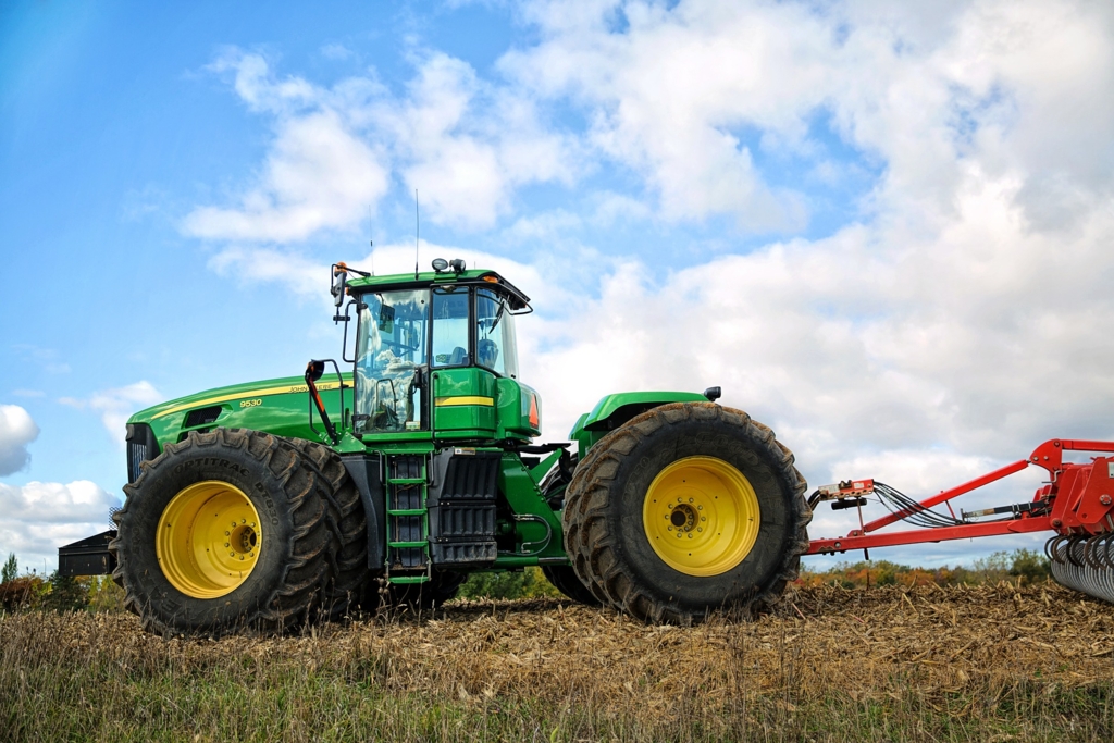 Fermierii, victimele noilor modificări fiscale. Guvernul vrea să dea afară angajații care gestionează subvențiile agricole