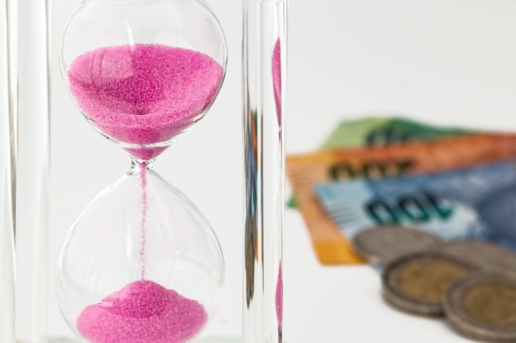 România, cele mai mari rate ale dobânzilor la depozite din Europa. Românii pot face profit dacă reușesc să-și păstreze banii în conturi