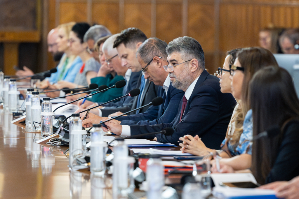 Guvernul se pregătește pentru două rectificări bugetare. Cine primește bani în plus