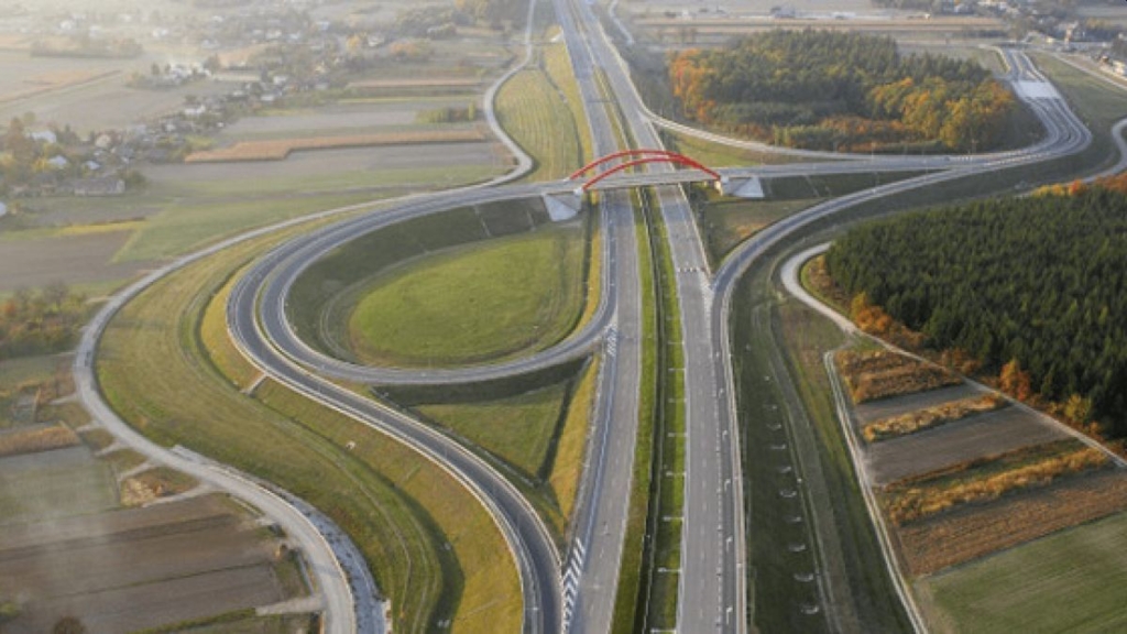 Autostrada peste Carpați “începută” acum 16 ani poate în sfârșit să fie construită: 160 de kilometri vor uni două regiuni istorice