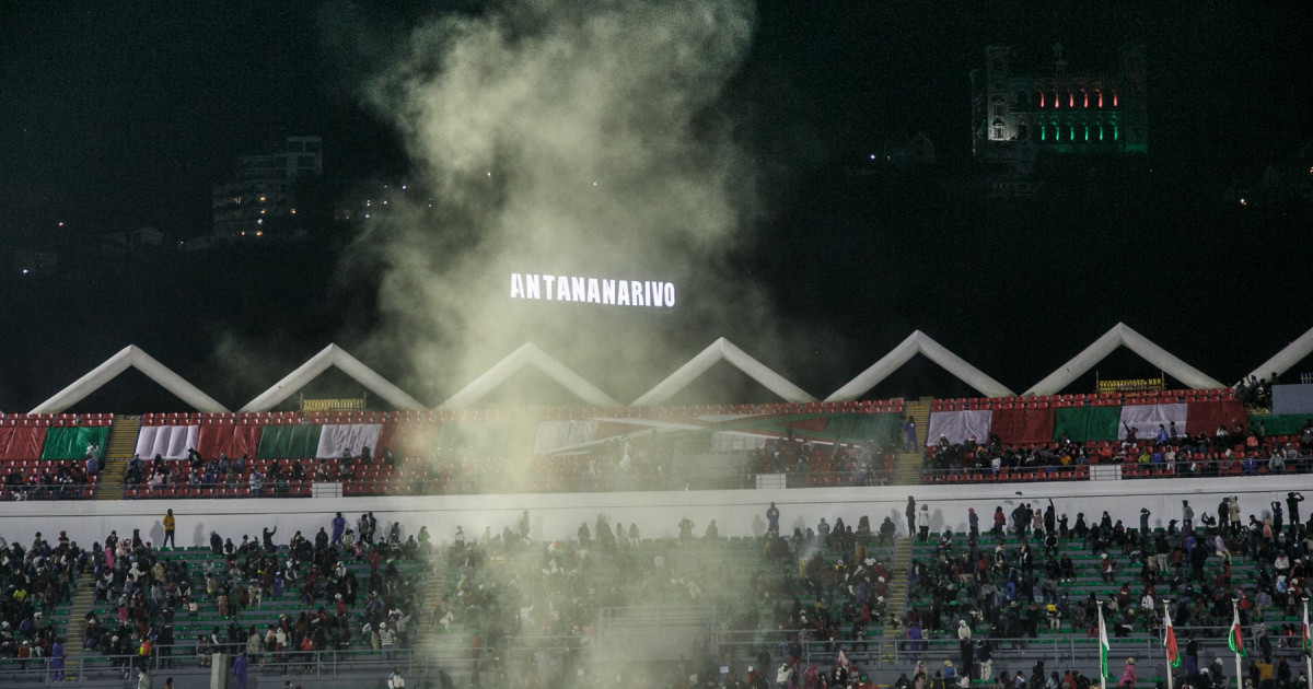 Cel puțin 12 oameni au murit și peste 80 au fost răniți într-o busculadă la intrarea pe un stadion din Madagascar