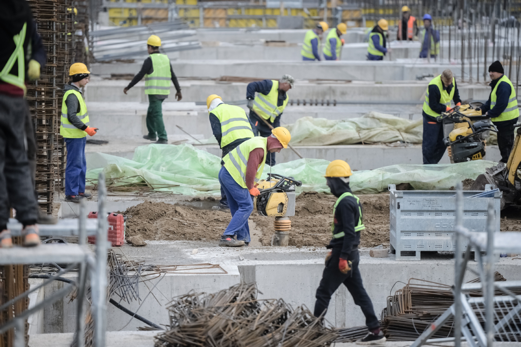 Preţurile în construcţii şi în comerţul cu amănuntul vor crește în următoarele trei luni, anunță managerii români