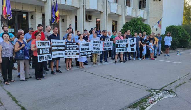 VIDEO/Protest USR în fața Prefecturii Constanța. ‘Ne-am săturat de atâtea tragedii’